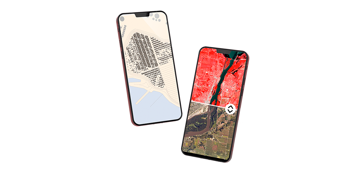 Dos personas que llevan ropa de invierno y equipo de seguridad naranja quitando la nieve acumulada a lo largo de una carretera transitada