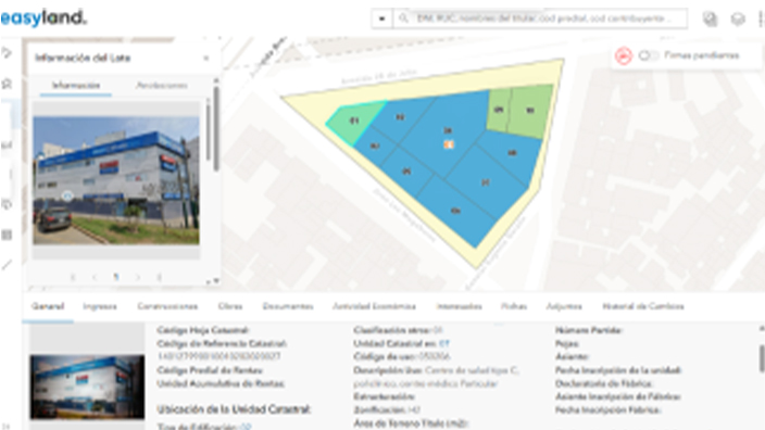 Una imagen aérea de una amplia llanura amarilla y verde salpicada de algunos árboles aislados