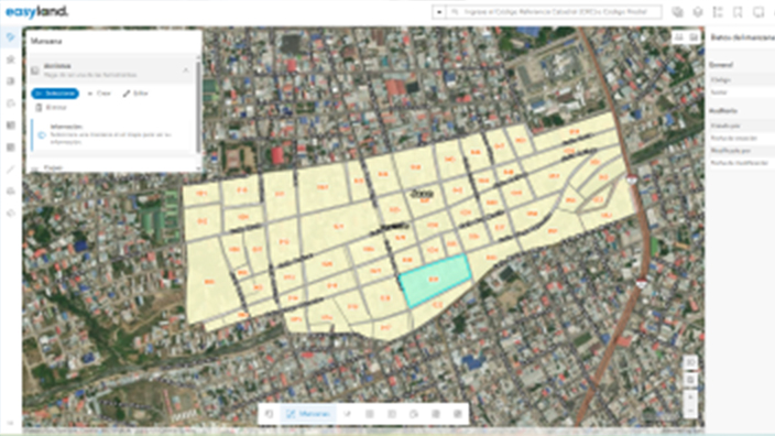 Árboles esbeltos dispersos silueteados en negro contra una puesta de sol rosa y naranja brillante en un gran campo marrón claro