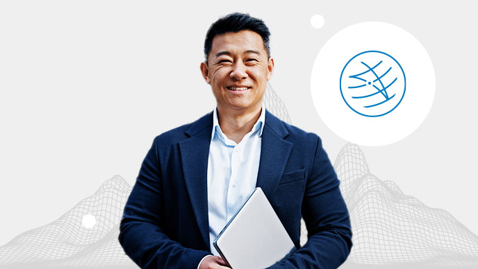 Un profesional con americana azul sostiene un ordenador portátil plateado con un triángulo y líneas entrelazadas.