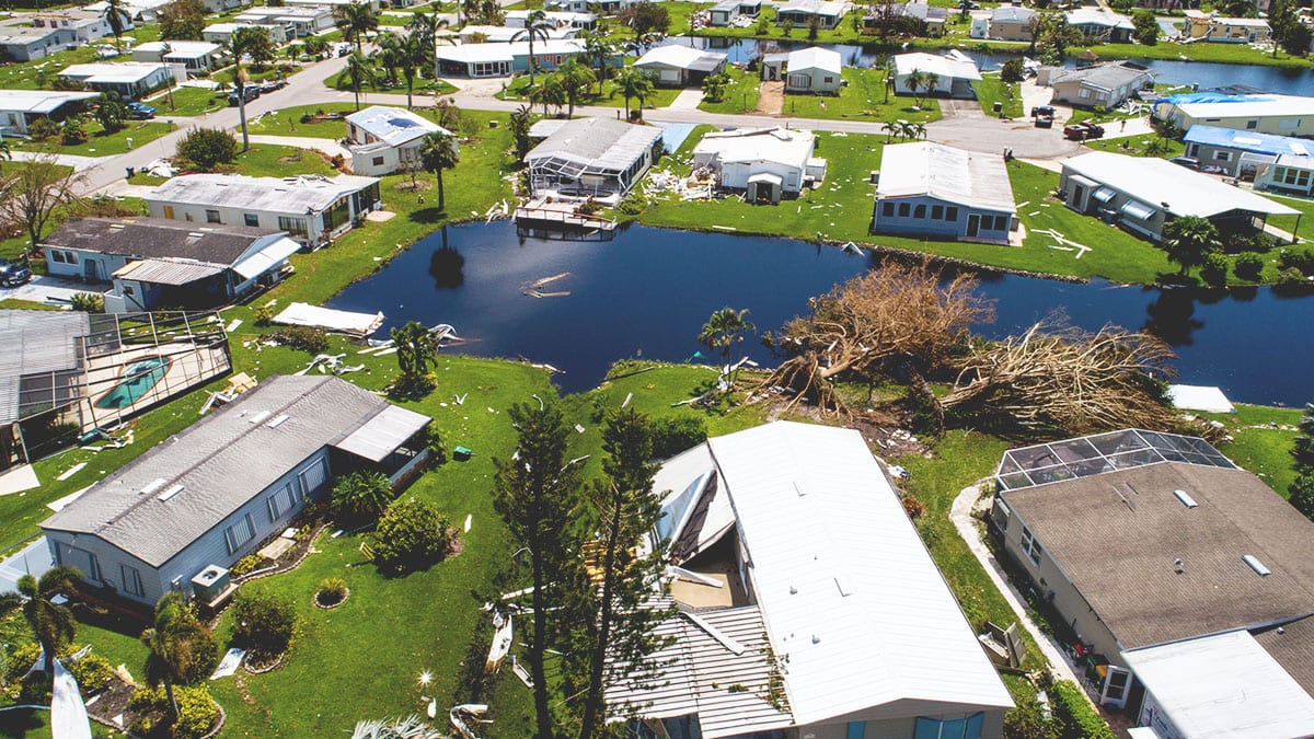 Las imágenes aéreas fuera del nadir muestran los daños a un barrio de Naples (Florida) después del huracán Irma
