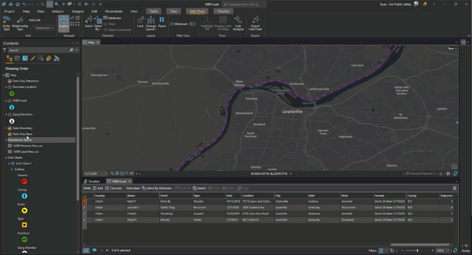 Mapa en gris con texto en blanco y puntos de datos con texto adicional e iconos de múltiples colores en la parte izquierda que describen datos de inteligencia 