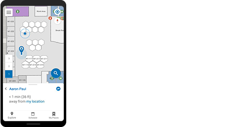 Teléfono móvil que muestra la localización compartida entre iguales para permitir la localización de personas en movimiento.